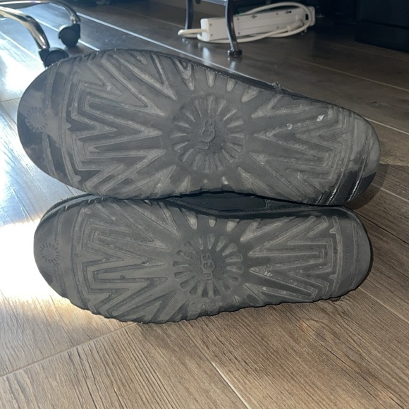 Slightly used Calf length Black Ugg boots - Picture 3 of 5